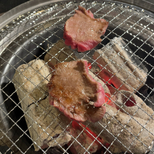 牛三郎　タン焼いてるところ